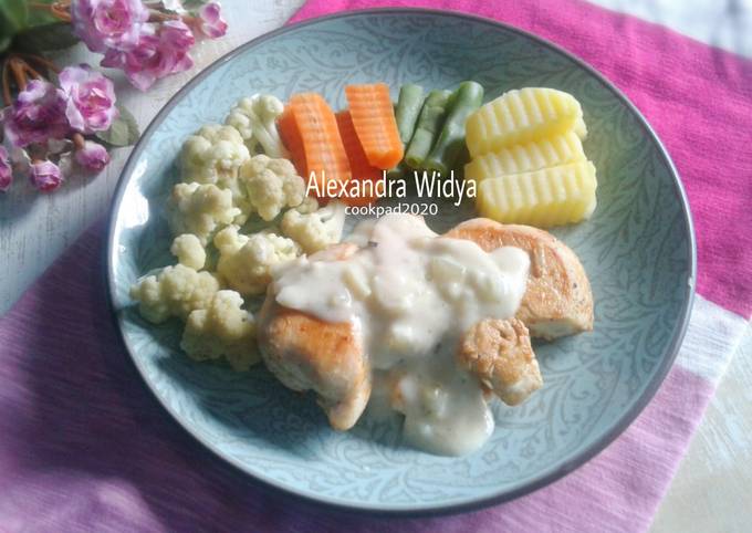 Chicken Steak With Oregano Sauce