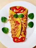 Omelette de morrón rojo y queso fresco