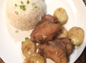 Una foto de Pollo Horneado con Especias y Vino