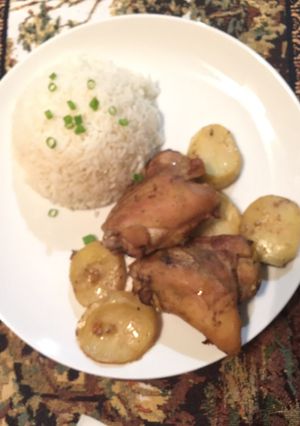 Una foto de Pollo Horneado con Especias y Vino