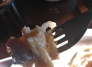 Una foto de Fideos veganos con crema de rabanitos y panceta