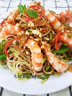 Hình của món Gỏi hoa chuối trộn tôm.