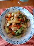 Espagueti con pollo y verduras asadas