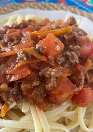 Una foto de Spagheti con salsa y tomates