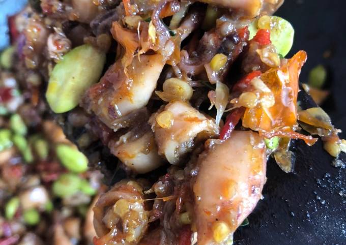 Sambal cumi asin pete