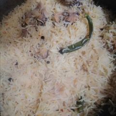 A picture of Masalaydar Pakistani chicken pulao. 🐤🍝😋♥️.