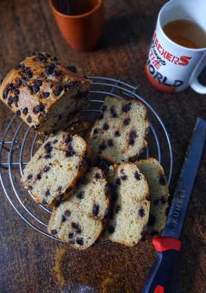 অয়েল ফ্রী এগলেস চকোচিপ হুইট কেক(oil free choco chip wheat cake reicpe in bengali) রেসিপির প্রধান ছবি