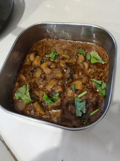 मशरूम करी रेसिपी मुख्य फोटो