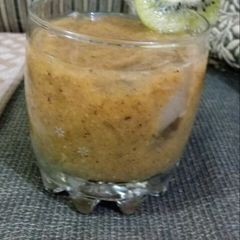 A picture of Orange and kiwi smoothie.