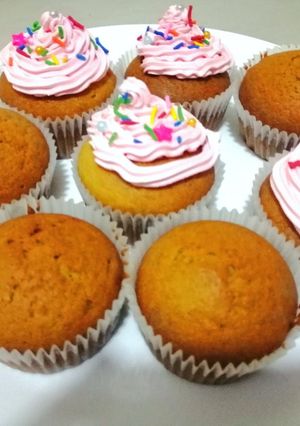 A picture of Pina colada cupcakes.