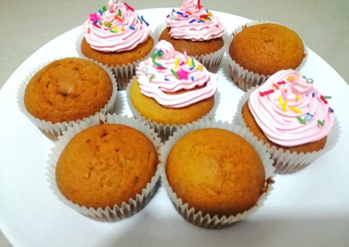 Pina colada cupcakes