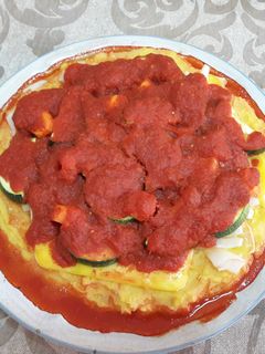 Una foto de Polenta-pizza sin gluten vegana 🍕