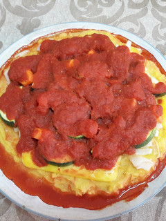 Una foto de Polenta-pizza sin gluten vegana 🍕