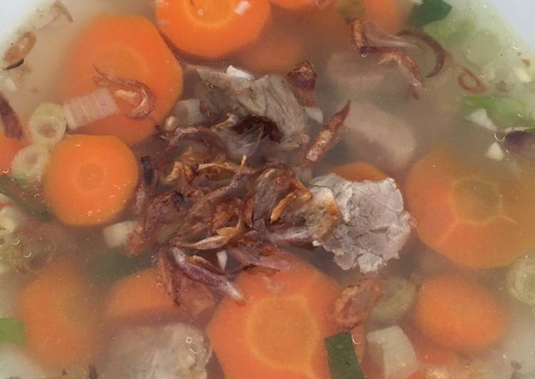 Bagaimana Menyiapkan Sup Daging Sapi Sederhana Anti Gagal