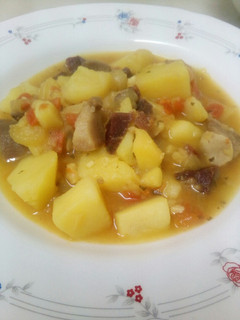Una foto de Morro de cerdo guisado con patatas