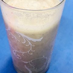 A picture of Cinnamon & apple milk shake.