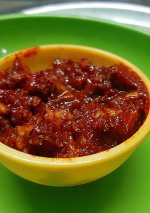 लाल मिर्च और लहसुन की चटनी (Lal mirch aur lahsun ki chutney recipe in hindi) रेसिपी मुख्य फोटो
