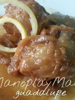 Una foto de Pollo al limón con vino tinto en GME, F y G y tradicional