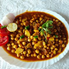 A picture of Chickpea potato curry masala.