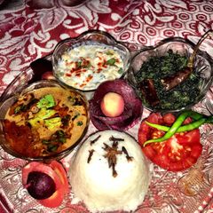 A picture of Gaith ki dal, chawal, palak ki sabaji, raita aur salad.(thali).
