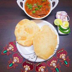 A picture of Chole bhature.
