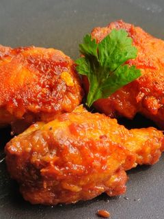 फ्राईड चिकन ड्रमेट इन सांबाल पेस्ट (Fried Chicken Dramate in Sambal Paste recipe in marathi) रेसिपी चे मुख्य फोटो