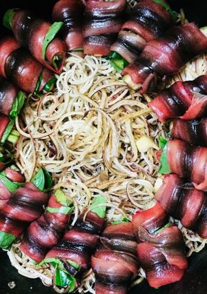 Hình của món Lươn cuộn om hoa chuối.