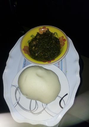 A picture of Vegetable soup and fufu.