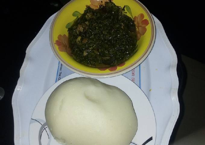 Vegetable soup and fufu