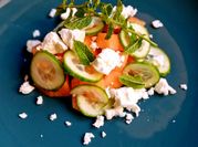 Una foto di insalata di melone