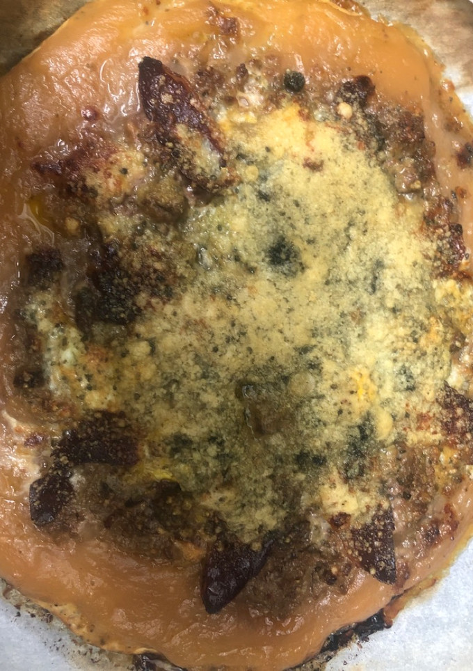 Una foto de 381. Pizza de compota de manzana y magret de pato (principal pasta)