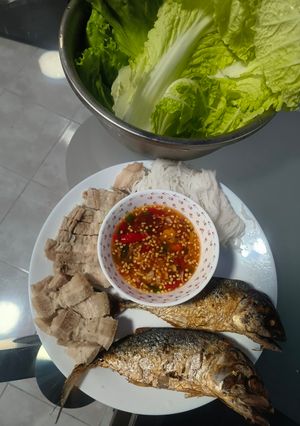 รูปของ เมี่ยงปลาทูทอดกับหมูสามชั้นต้ม