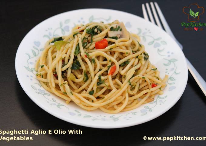 Spaghetti Aglio E Olio With Vegetables