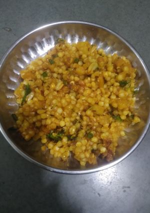 ફરાળી સાબુદાણા ની ખિચડી (Farali Sabudana Khichdi Recipe In Gujarati) રેસીપી મુખ્ય ફોટો