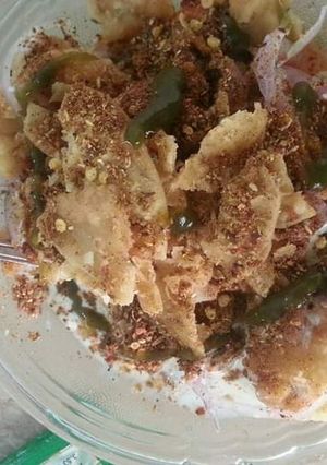 A picture of Dahi bara chaat.