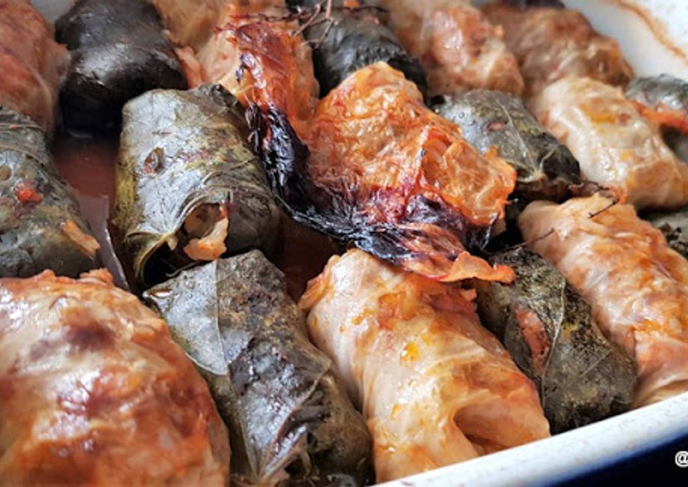 Feuilles de chou et de vignes farcies à la viande et au riz - Sarma ou Sarmale