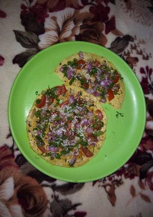 A picture of Butter masala papad.
