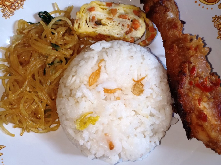  Cara mudah membuat Nasi uduk rice cooker  menggugah selera