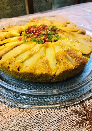 A picture of Upside down apple cake.