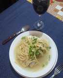 Caldo de gallina... este es una receta peruana muy buena