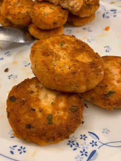 鮭魚漢堡排 的食譜成品照片