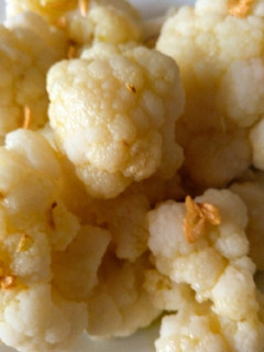 Una foto de Coliflor al ajillo