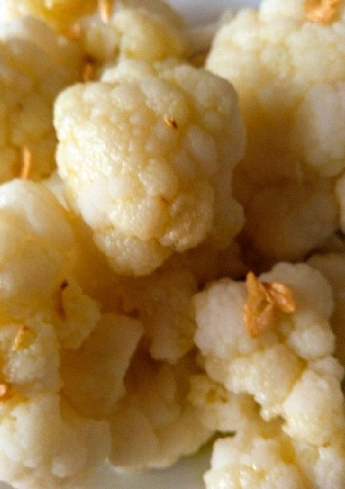 Una foto de Coliflor al ajillo