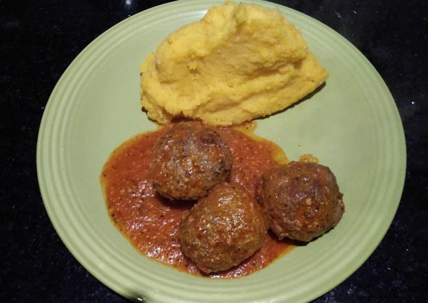 Albóndigas con puré naranja