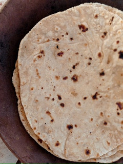 જુવાર ની રોટલી(Jowar Rotli Recipe in Gujarati) રેસીપી મુખ્ય ફોટો