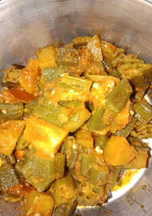 મસાલા ભીંડી (Masala Bhindi Recipe In Gujarati) રેસીપી મુખ્ય ફોટો