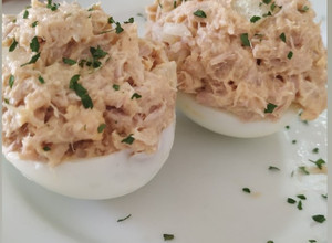 Foto de Ovo recheado com atum