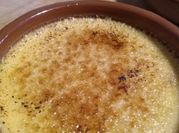 Une photo de crème brûlée