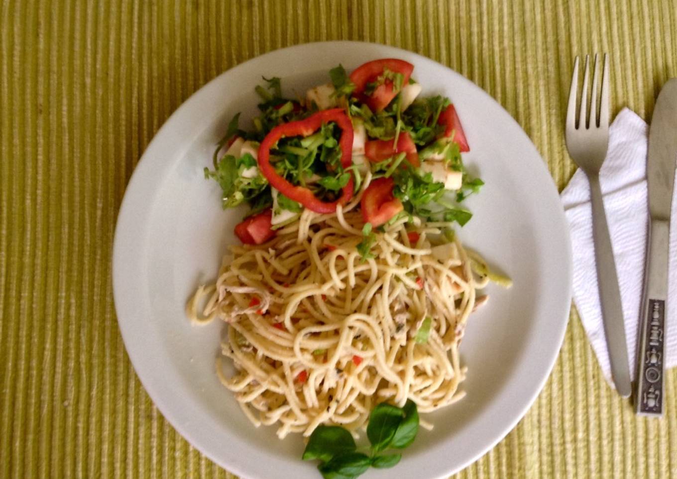 Spaguetti con pollo y yogurt