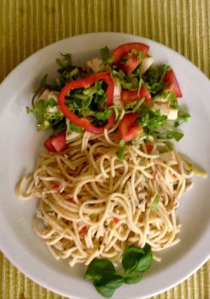 Una foto de Spaguetti con pollo y yogurt